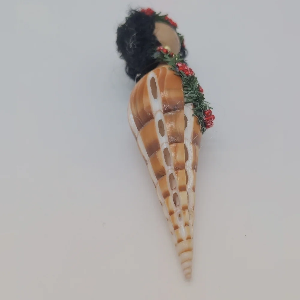 Hawaiian Carved Shell Hula Girl  Ornament Oxymeris Maculata